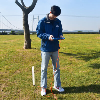 PQWT TC300 7인치 터치 스크린과 자동 지도를 가진 300미터 깊이 지하 물 탐지기